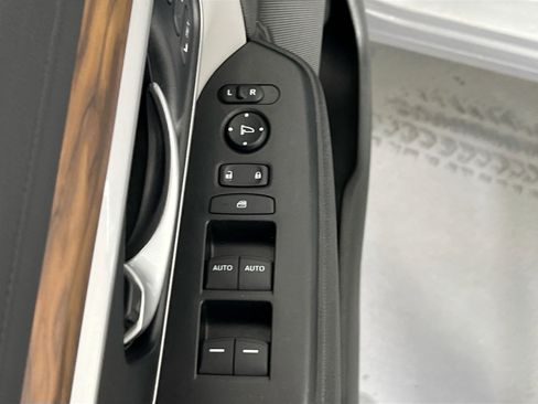 Used 2022 Honda CR-V EX-L image 17