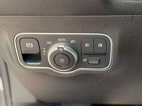 Used 2023 Mercedes-Benz GLB 250 4MATIC image 21