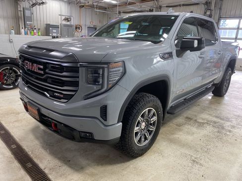 Certified 2024 GMC Sierra 1500 AT4 w/ AT4 Premium Package AWD/4WD image 9