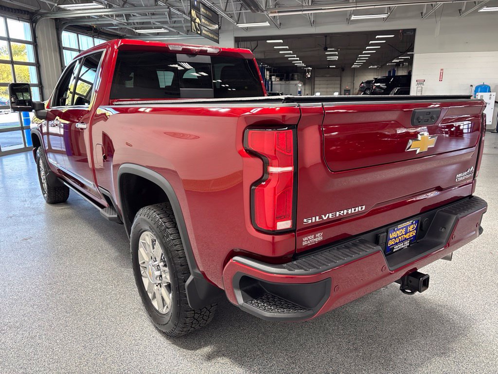Used 2026 Chevrolet Silverado 2500 High Country w/ High Country Premium Package AWD/4WD image 5