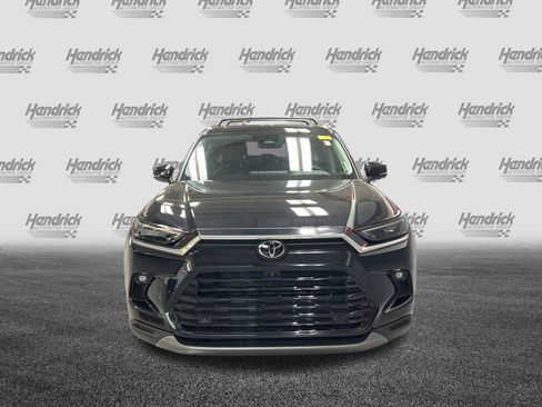 Used 2024 Toyota Grand Highlander AWD image 3