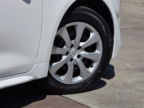 Used 2022 Toyota Corolla LE image 14