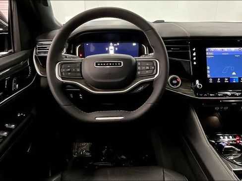 Used 2022 Jeep Wagoneer Series II AWD/4WD image 6
