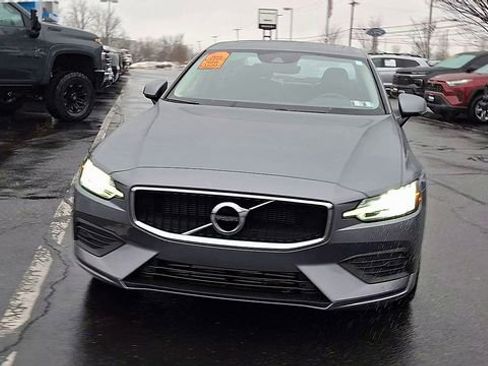 Used 2019 Volvo S60 T6 Momentum w/ Multimedia Package image 3