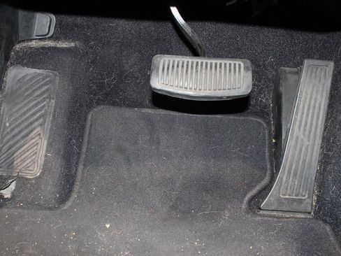 Used 2012 Hyundai Genesis 3.8 image 33