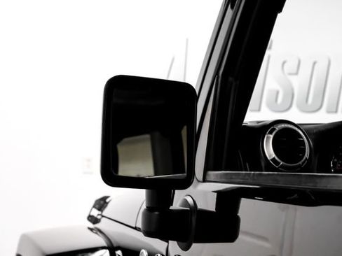 Used 2018 Jeep Wrangler Unlimited Sahara w/ Connectivity Group image 35