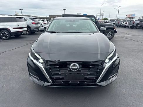 Used 2025 Nissan Altima 2.5 SV FWD image 8