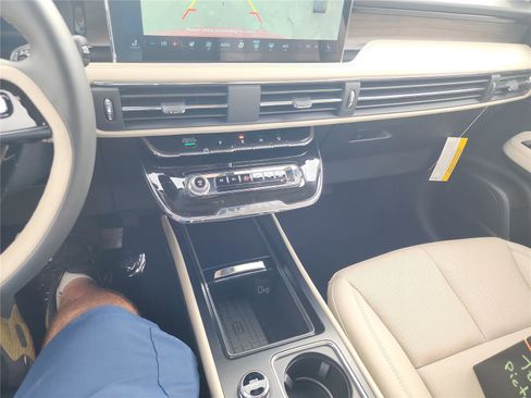 New 2026 Lincoln Corsair Reserve image 32