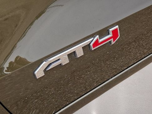 Used 2024 GMC Canyon AT4 AWD/4WD image 11