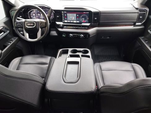 Used 2024 GMC Sierra 1500 SLT image 3