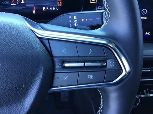 Used 2026 Chevrolet Traverse LT AWD/4WD image 22