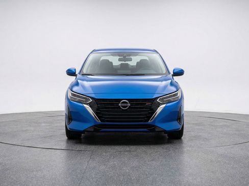 Used 2025 Nissan Sentra SV image 2