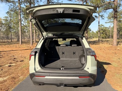 Used 2025 Chevrolet Equinox LT w/ Convenience Package II image 9