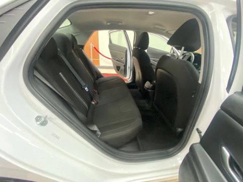 Used 2021 Hyundai Elantra Blue FWD image 12