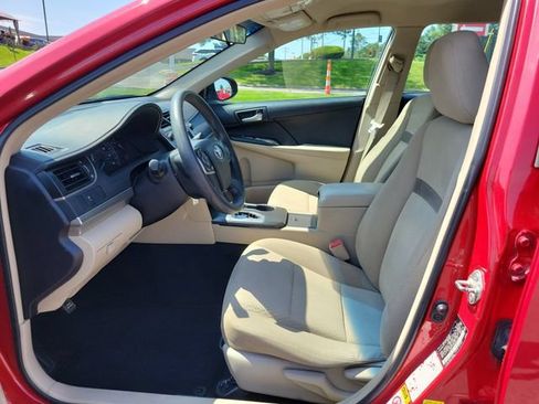 Used 2013 Toyota Camry LE FWD image 21