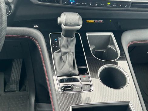 Used 2025 Toyota Sienna XSE w/ XSE Premium Package image 22