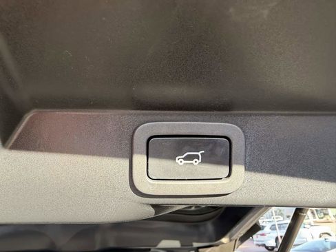 Used 2014 Land Rover Range Rover Sport HSE image 18