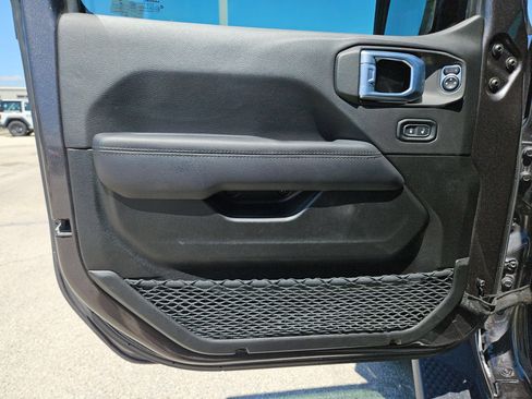 Used 2021 Jeep Wrangler Unlimited Sahara AWD/4WD image 11