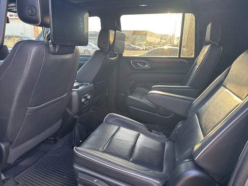 Used 2022 GMC Yukon XL SLT image 7