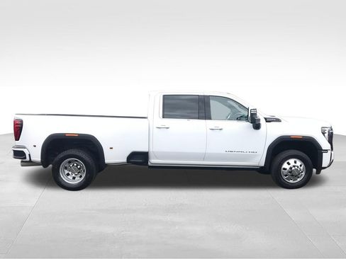 Used 2024 GMC Sierra 3500 Denali Ultimate AWD/4WD image 9