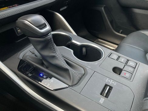 Certified 2024 Toyota Highlander XLE image 28