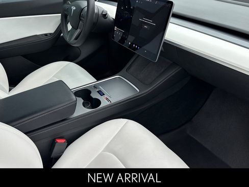 Used 2021 Tesla Model Y Long Range image 19