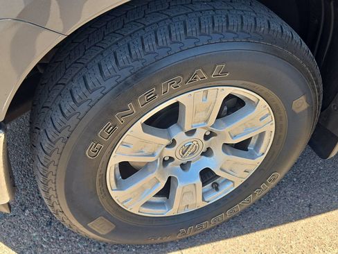 Used 2018 Nissan Titan SV w/ SV Convenience Package RWD image 20