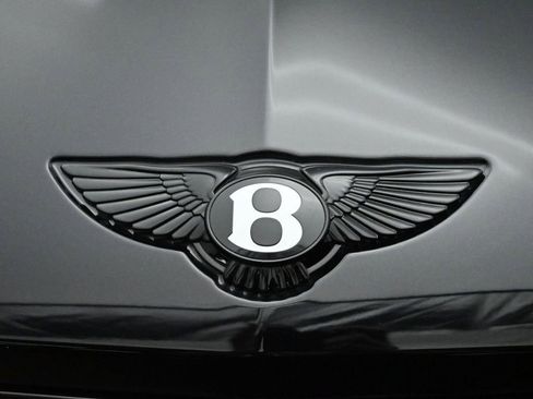 Used 2025 Bentley Bentayga AWD/4WD image 13