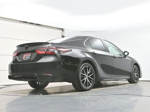 Used 2024 Toyota Camry SE image 30