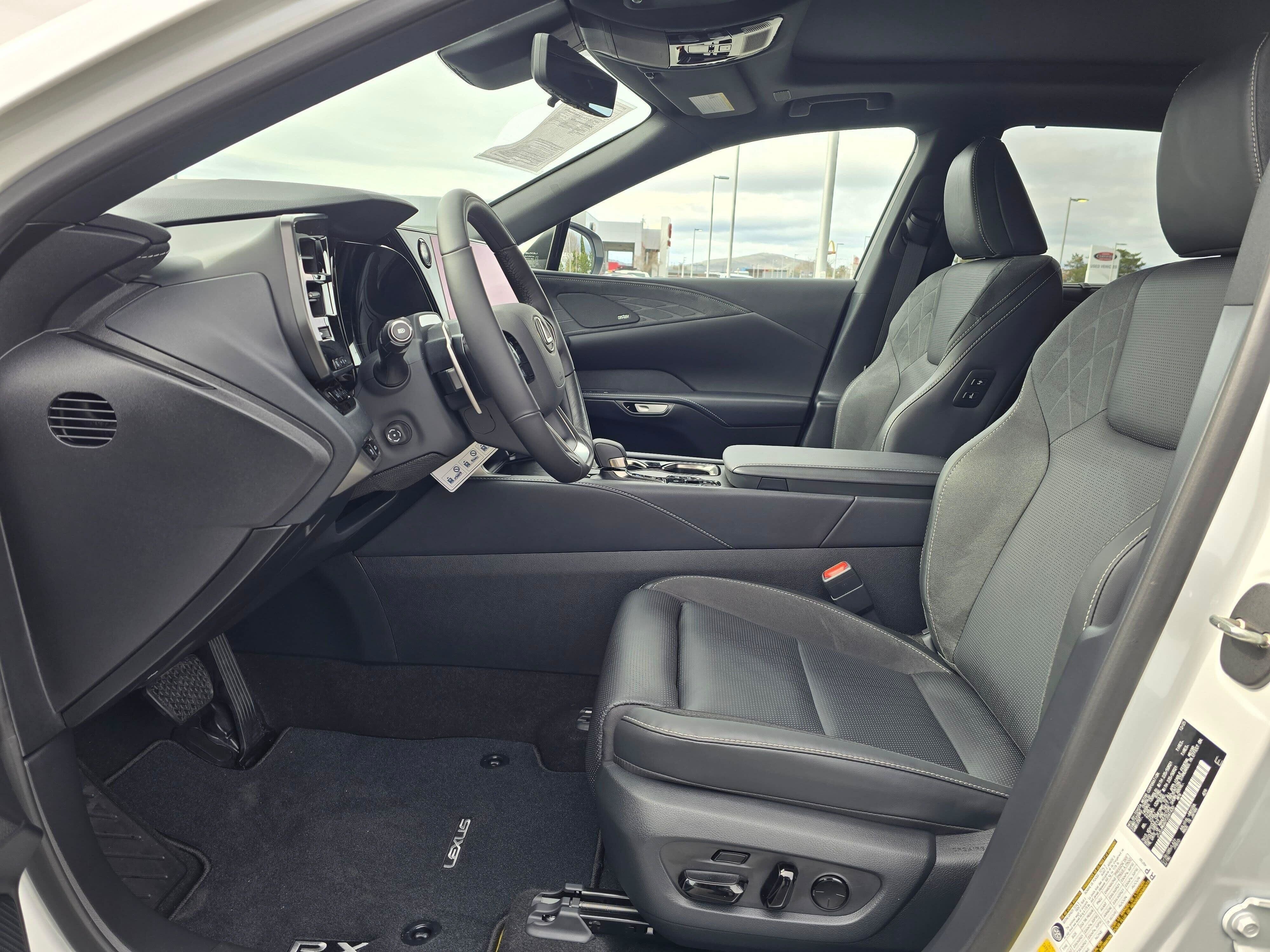 Used 2026 Lexus RX 450h AWD w/ Convenience Package image 19