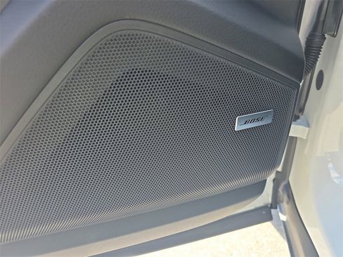Used 2025 Porsche Cayenne image 27