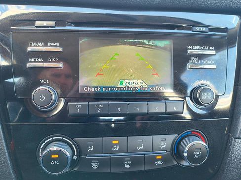 Used 2017 Nissan Rogue S AWD/4WD image 14