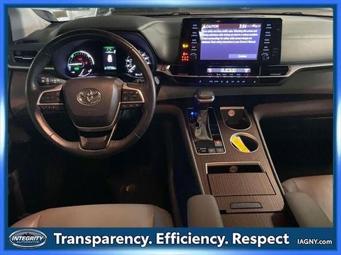 Used 2023 Toyota Sienna XLE FWD image 14