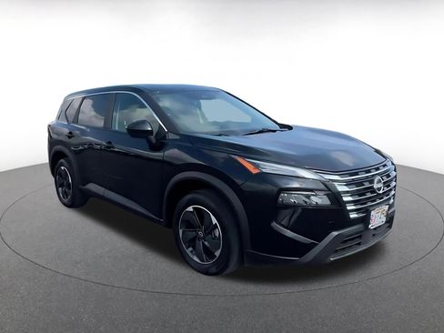 Used 2025 Nissan Rogue SV image 3