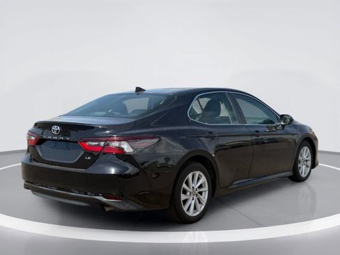 Used 2022 Toyota Camry LE w/ Carpet Mat Package (TMS) FWD image 5
