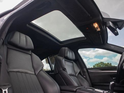 Used 2013 BMW M5 RWD image 18