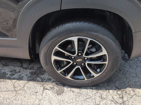 Used 2025 Chevrolet TrailBlazer LT w/ LT Cold Weather Package AWD/4WD image 35