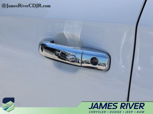 Used 2024 GMC Sierra 1500 SLT AWD/4WD image 19