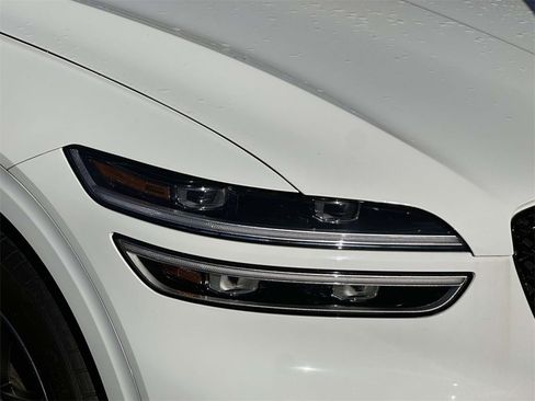 Certified 2022 Genesis GV70 2.5T w/ Select Package image 4