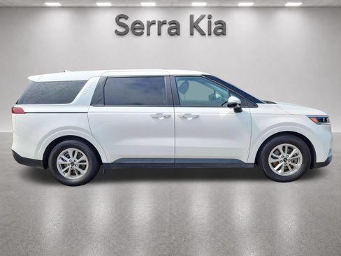 Used 2022 Kia Carnival LX FWD image 6