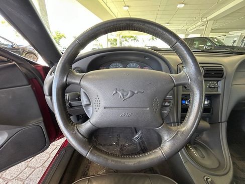 Used 2003 Ford Mustang Convertible RWD image 12