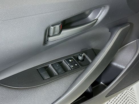 Used 2025 Toyota Corolla LE FWD image 14