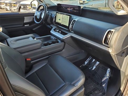 Certified 2025 Ford Expedition Active image 13