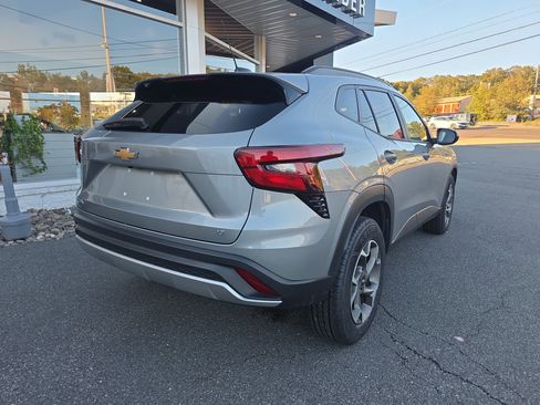Used 2024 Chevrolet Trax LT w/ LT Convenience Package image 30