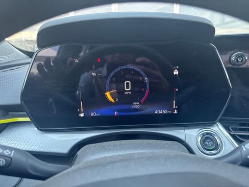 Used 2025 Chevrolet Trax LT FWD image 12