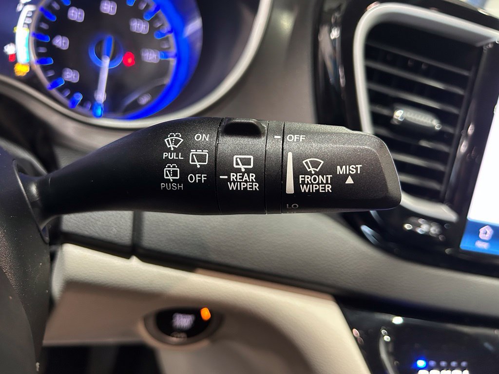 Used 2024 Chrysler Pacifica Touring-L FWD image 23