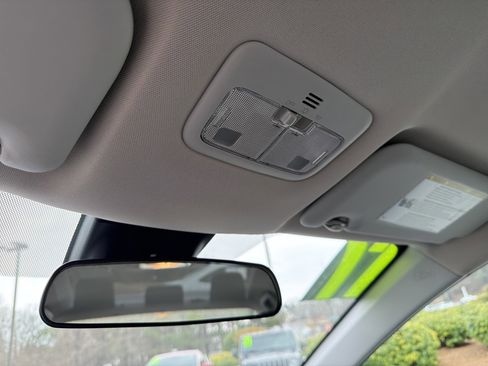 Used 2017 Toyota Corolla LE image 5