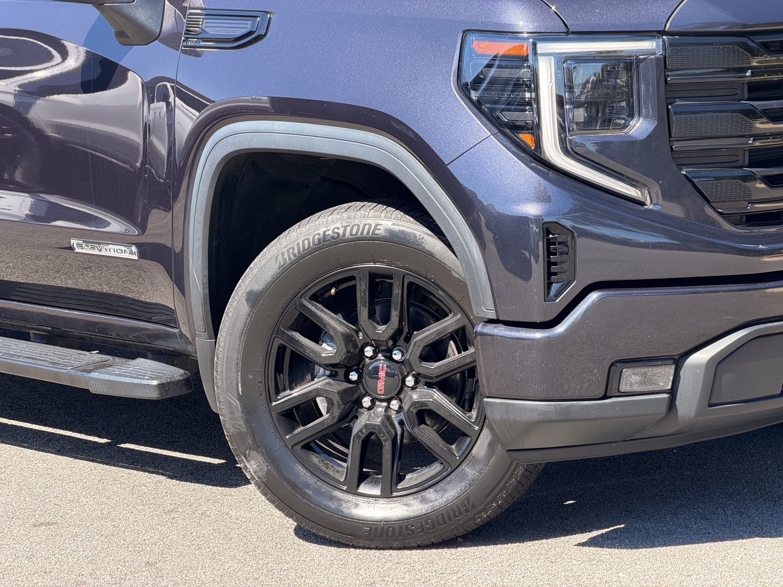 Used 2022 GMC Sierra 1500 Elevation w/ LPO, Elevation Black Package AWD/4WD image 3