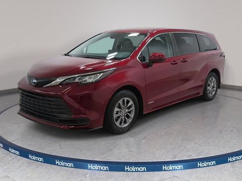 Certified 2021 Toyota Sienna LE FWD image 1