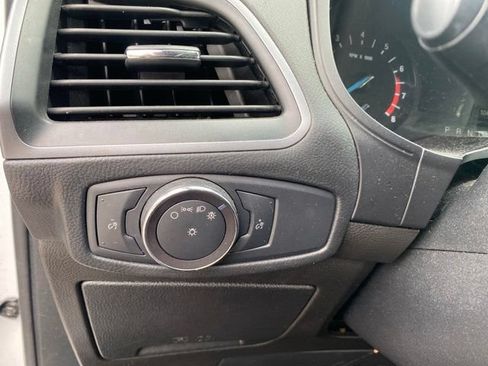 Used 2018 Ford Edge SE FWD image 17